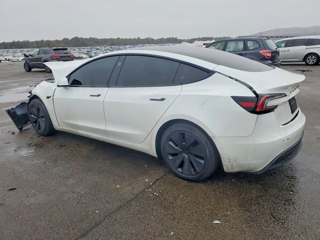 2024 Tesla Model 3 - zdjęcie 2