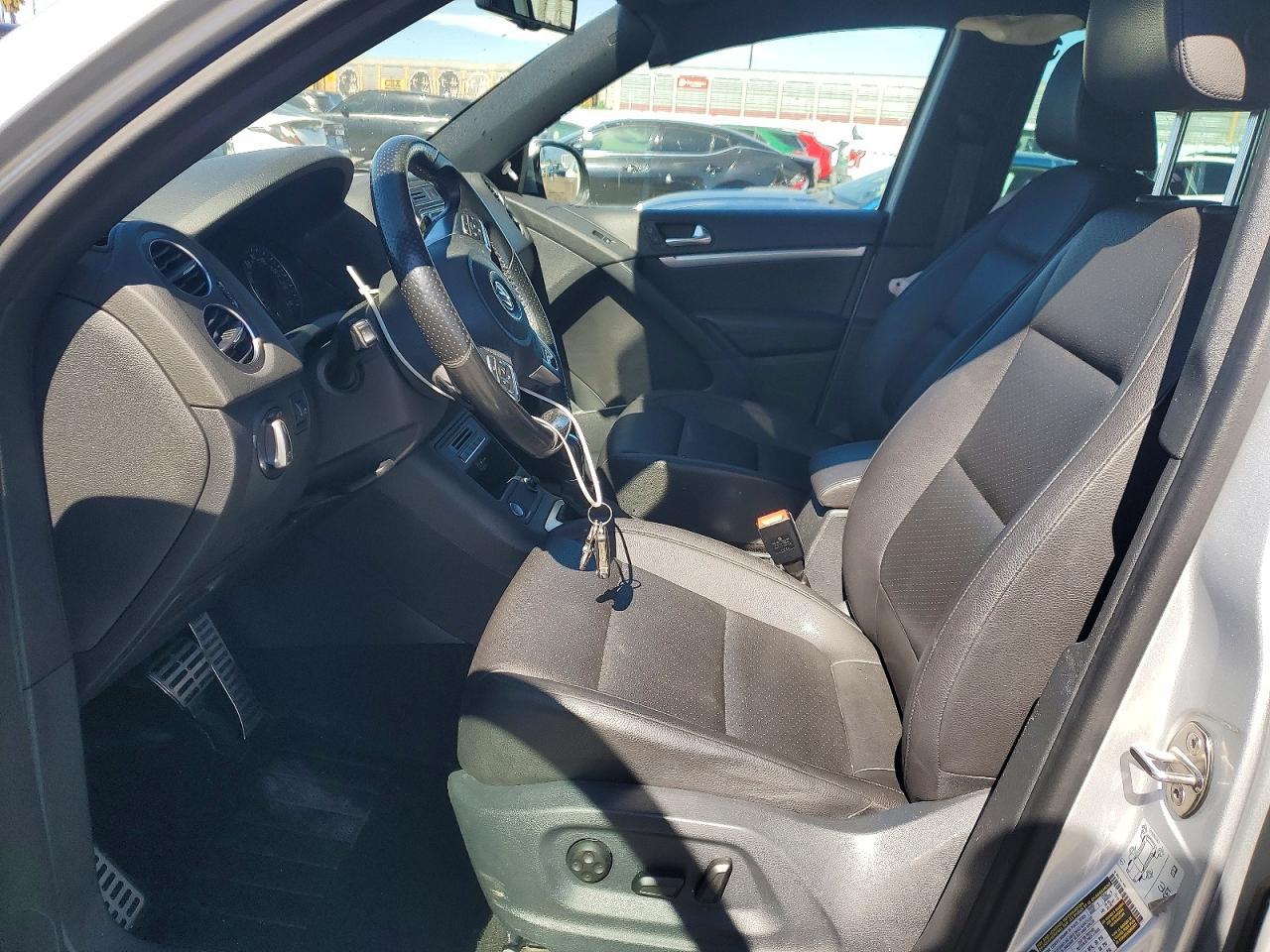 2016 Volkswagen Tiguan S - zdjęcie 7