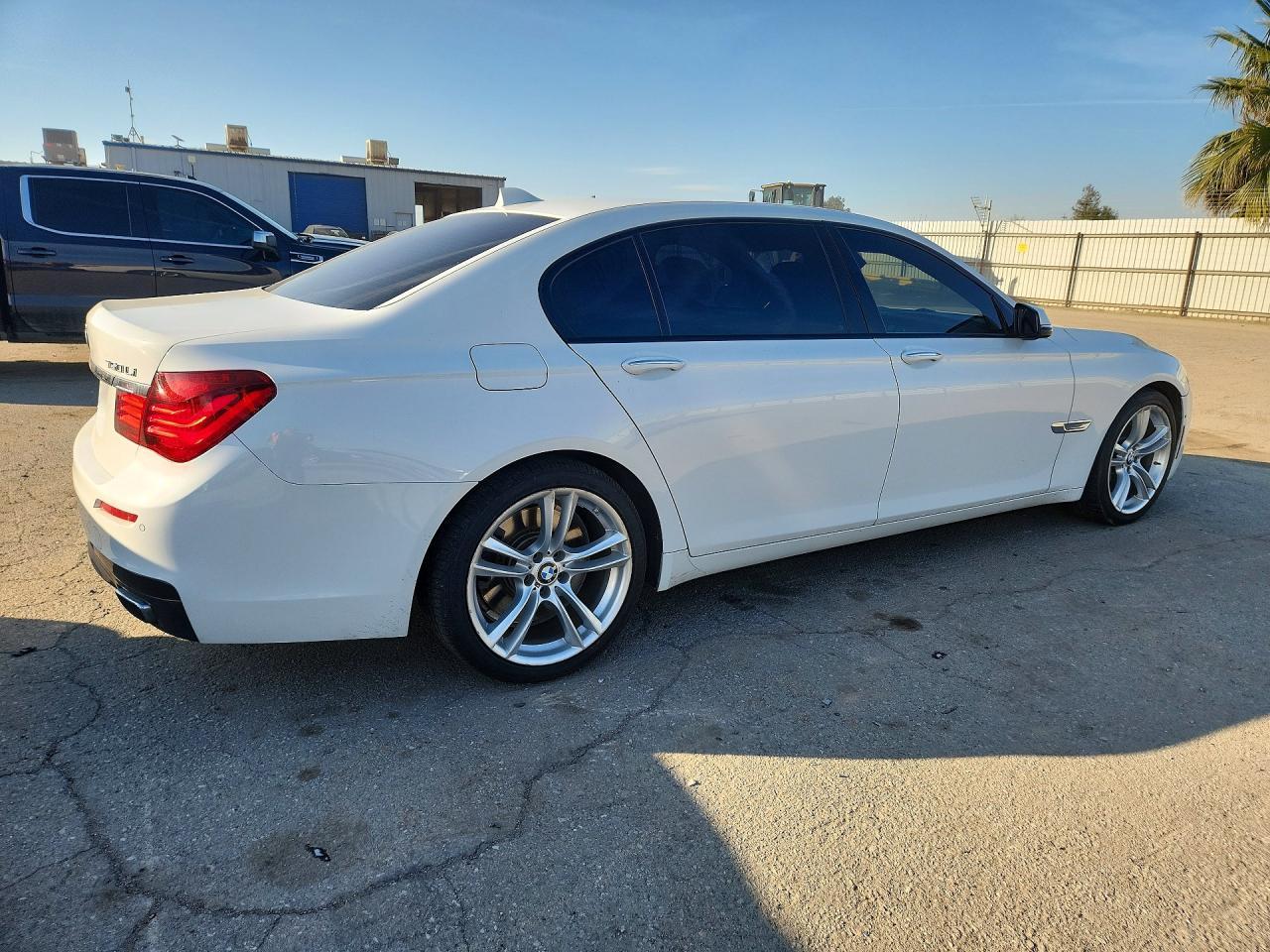 2015 BMW 750 Li - zdjęcie 3