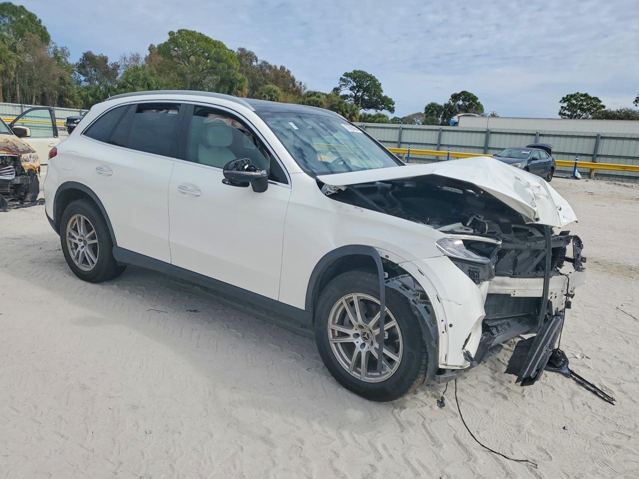 2023 Mercedes-Benz Glc 300 4Matic - zdjęcie 4