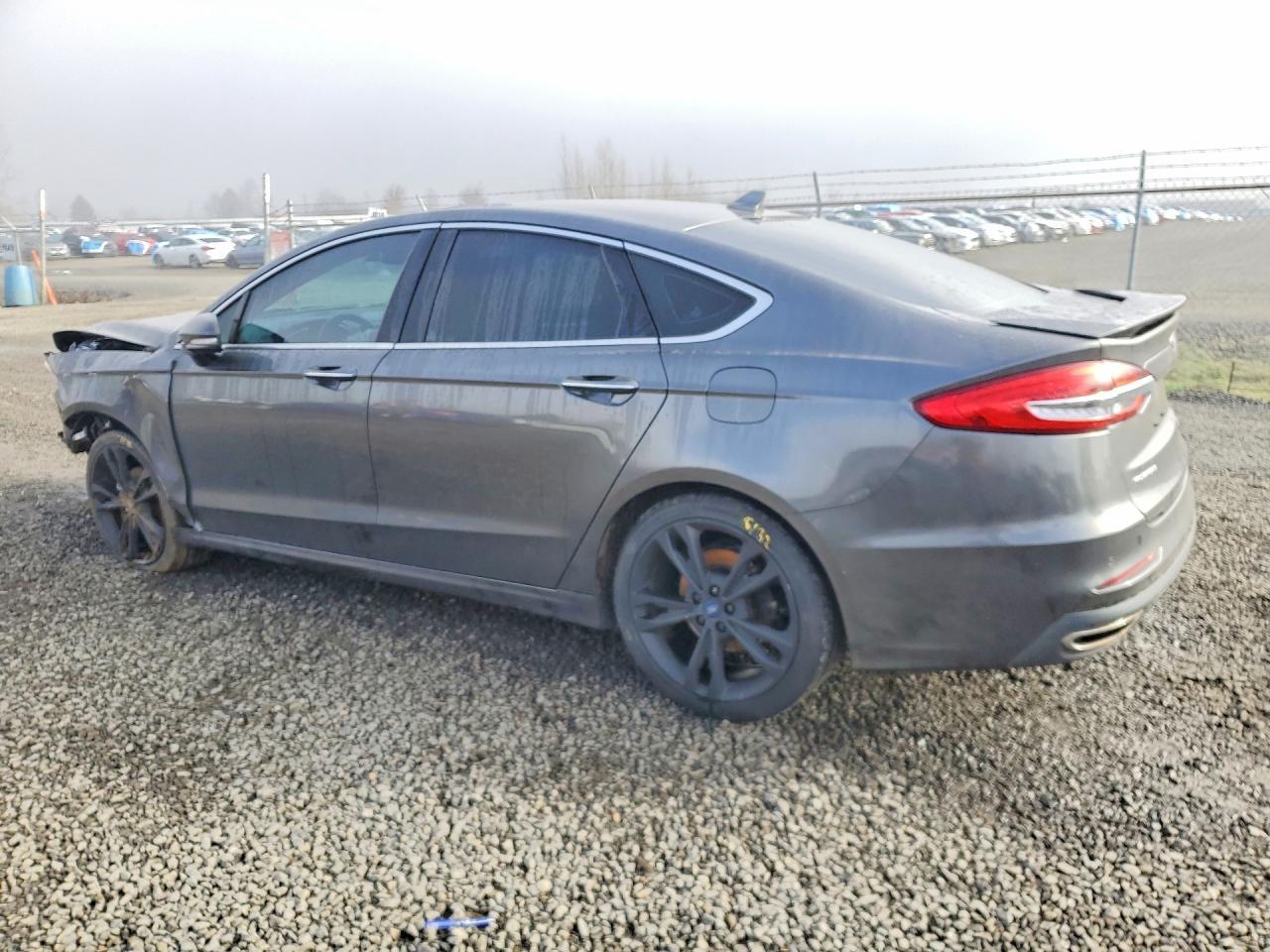 2020 Ford Fusion Titanium - zdjęcie 2
