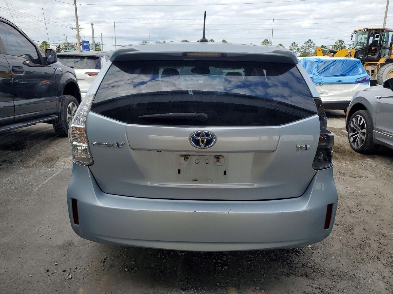 2013 Toyota Prius V Five - zdjęcie 6