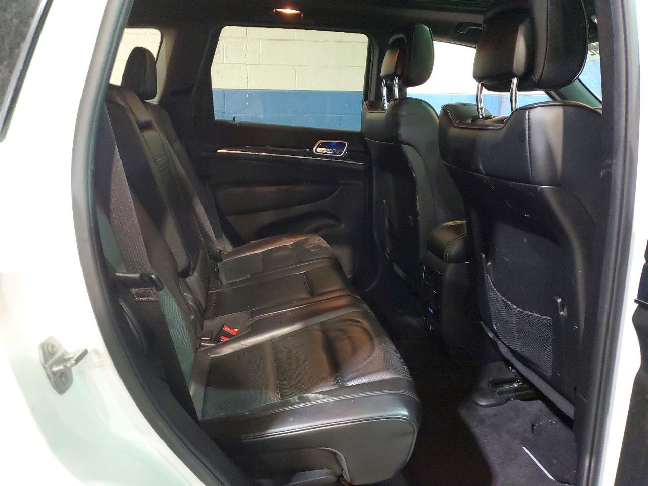 2015 Jeep Grand Cherokee Overland - zdjęcie 11