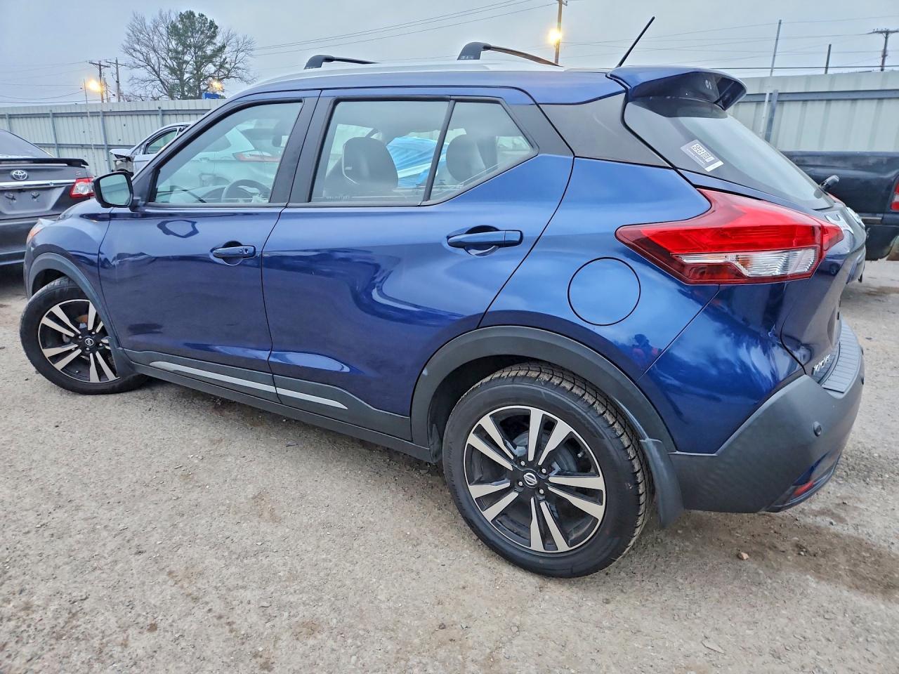 2020 Nissan Kicks Sr - zdjęcie 2