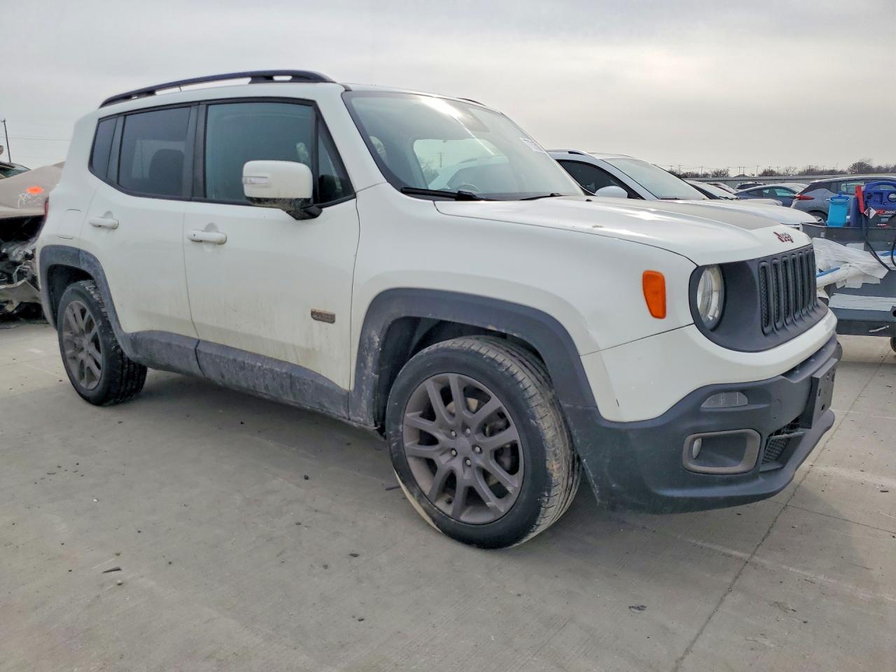 2016 Jeep Renegade Latitude - zdjęcie 4