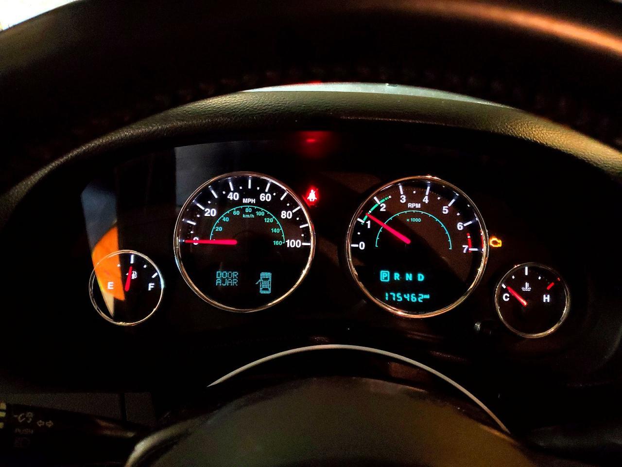 2016 Jeep Wrangler Sahara - zdjęcie 9