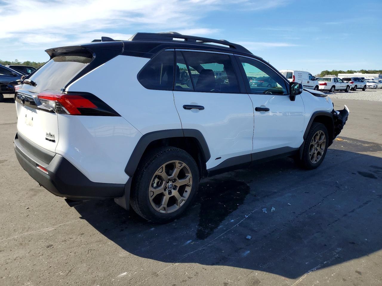 2024 Toyota Rav4 Hybrid Woodland Edition - zdjęcie 3
