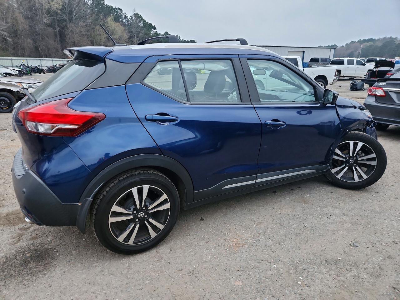2020 Nissan Kicks Sr - zdjęcie 3
