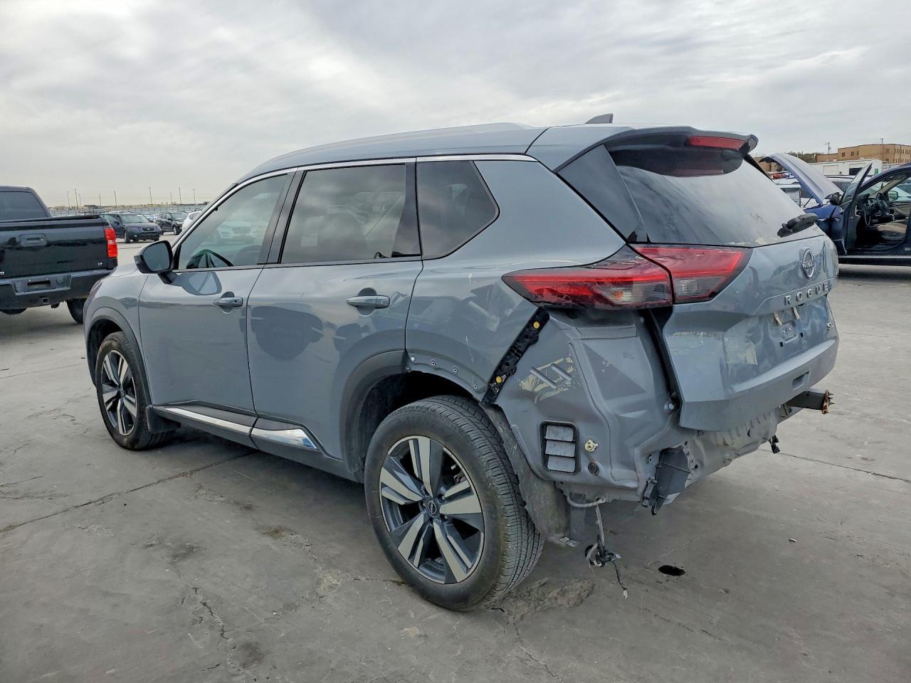 2023 Nissan Rogue Sl - zdjęcie 2