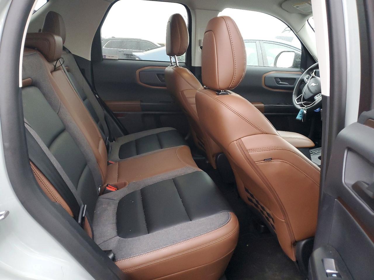 2024 Ford Bronco Sport Outer Banks - zdjęcie 10