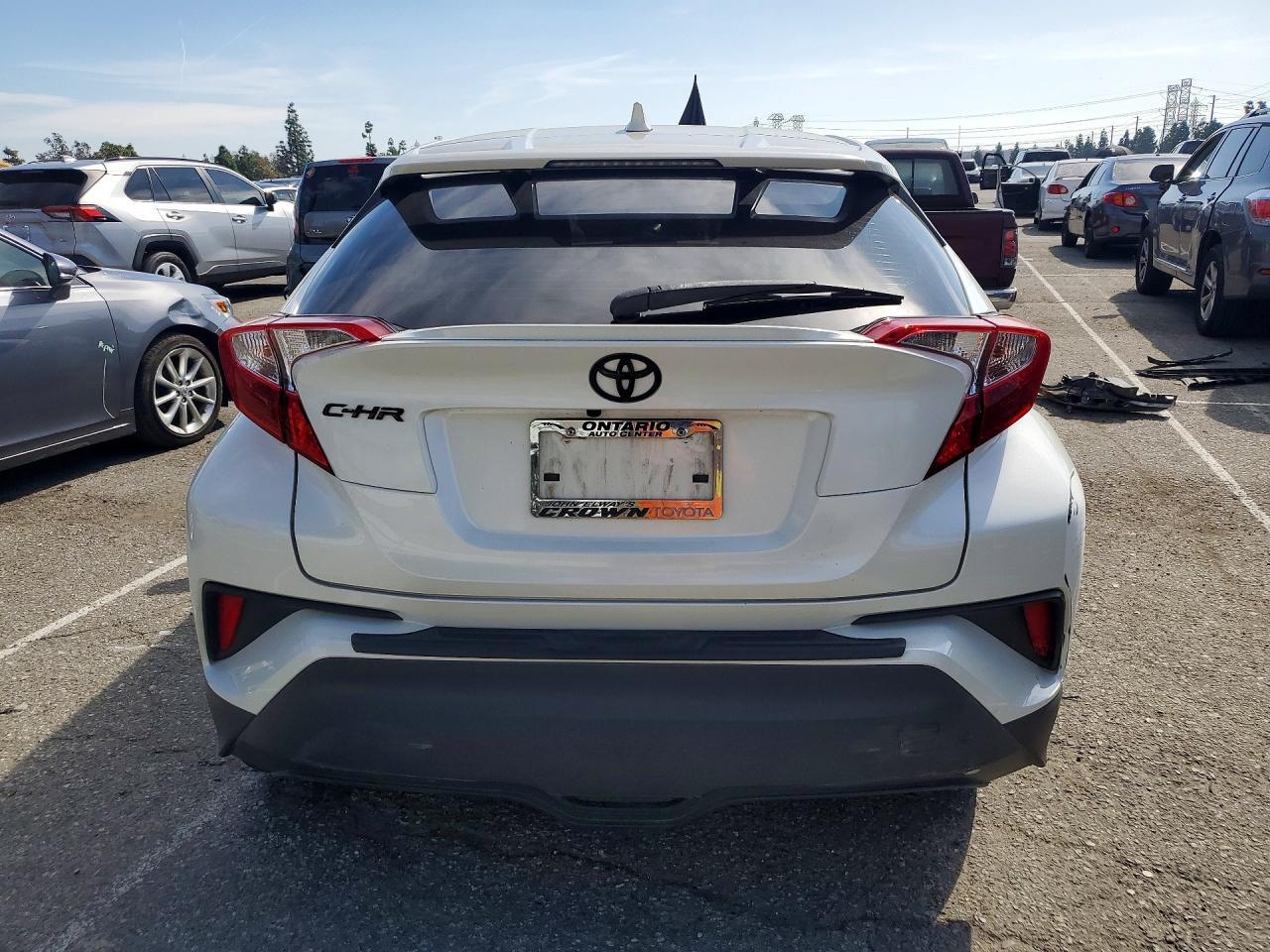 2020 Toyota C-Hr Xle - zdjęcie 6