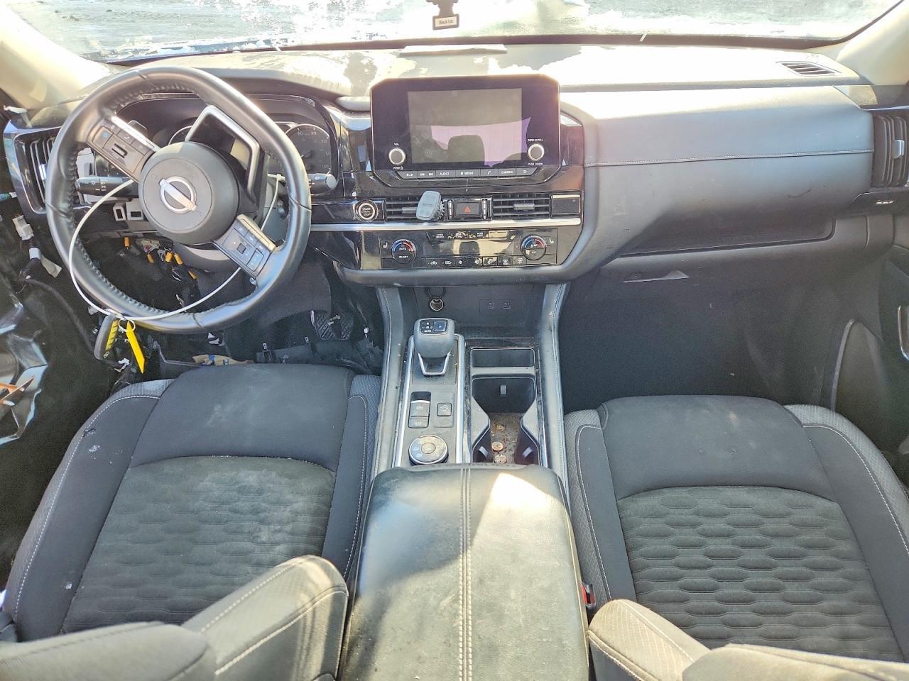 2022 Nissan Pathfinder Sv - zdjęcie 8