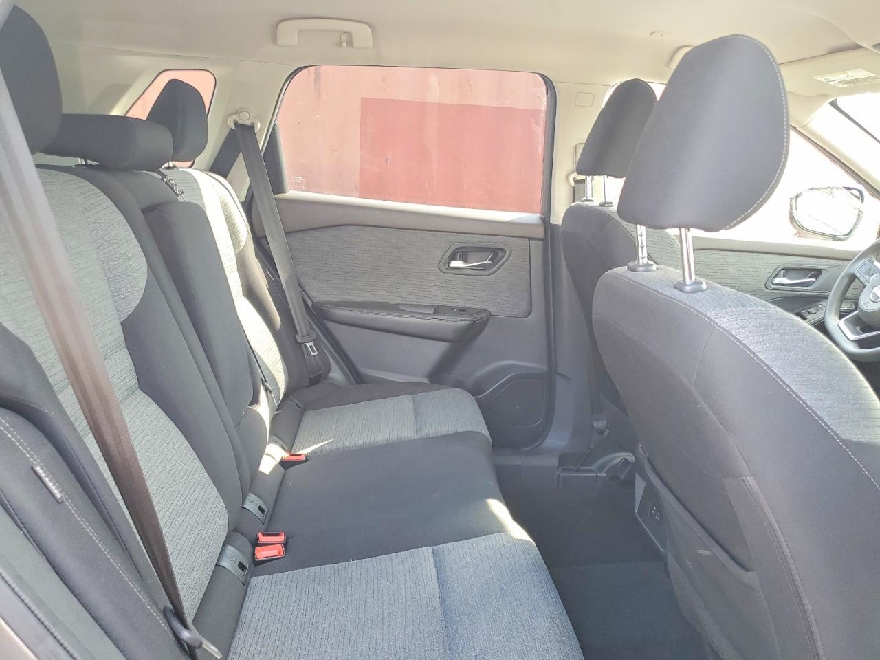 2023 Nissan Rogue Sv - zdjęcie 11