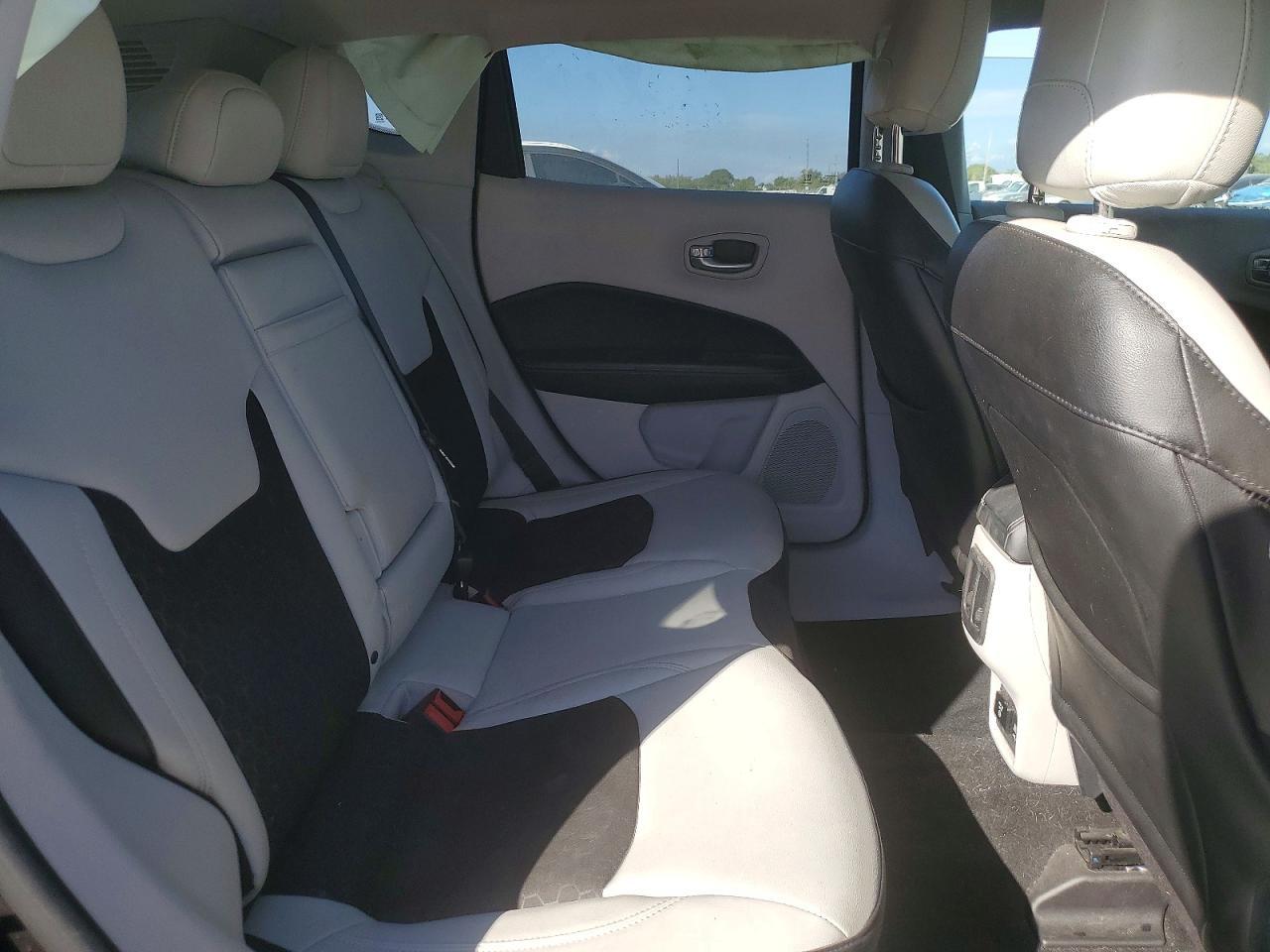 2018 Jeep Compass Latitude - zdjęcie 11