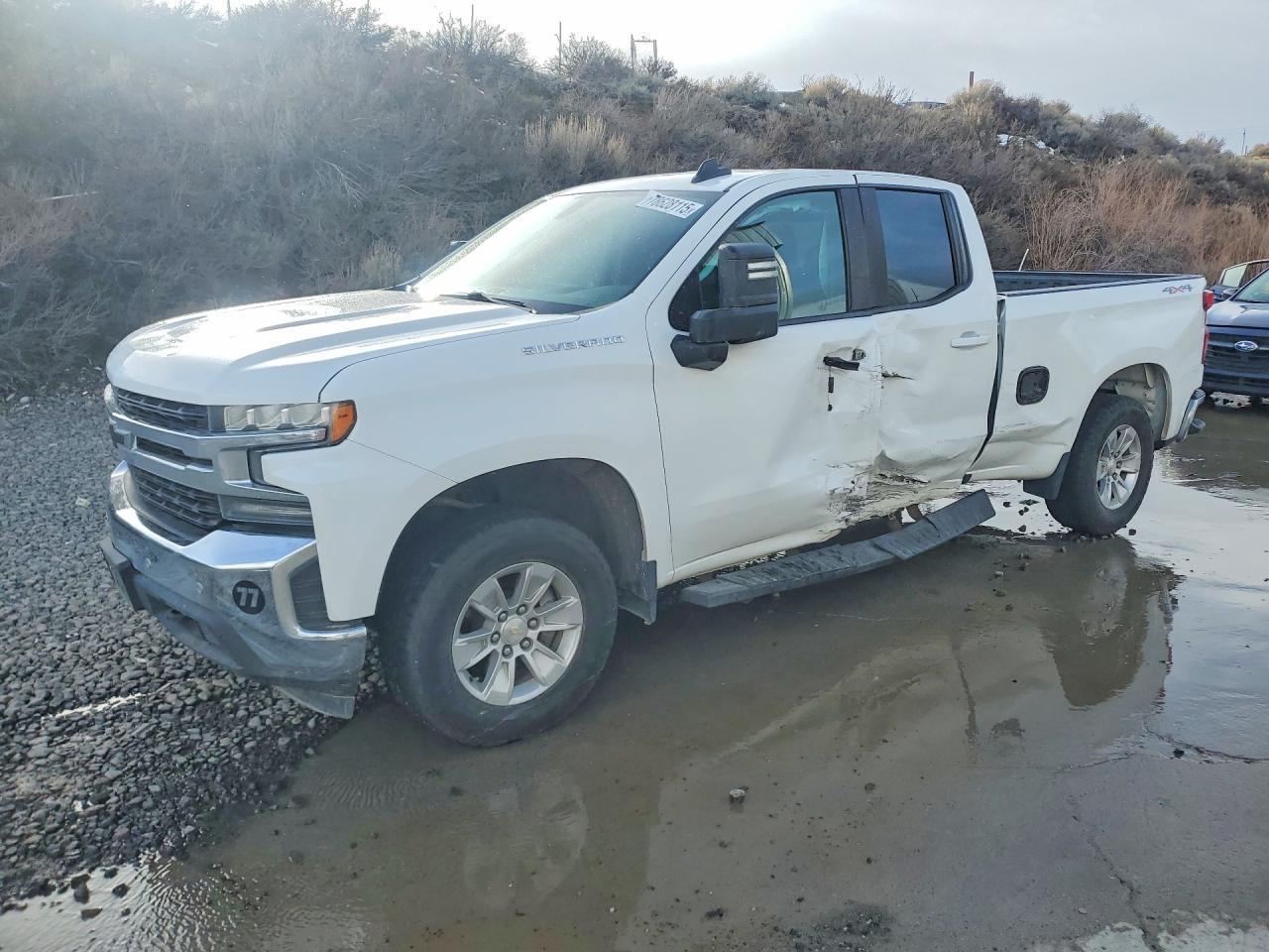 2020 Chevrolet Silverado K1500 Lt - zdjęcie główne
