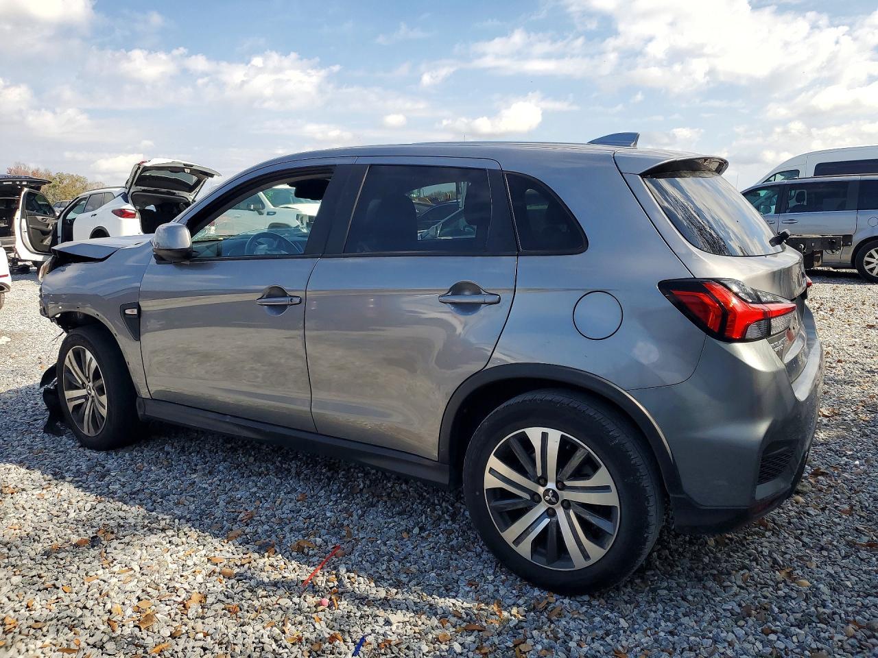 2022 Mitsubishi Outlander Sport Es - zdjęcie 2