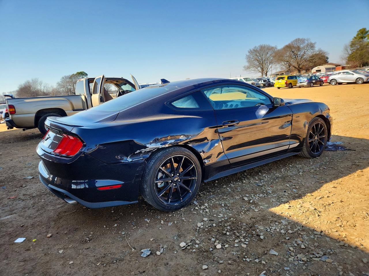 2021 Ford Mustang - zdjęcie 3