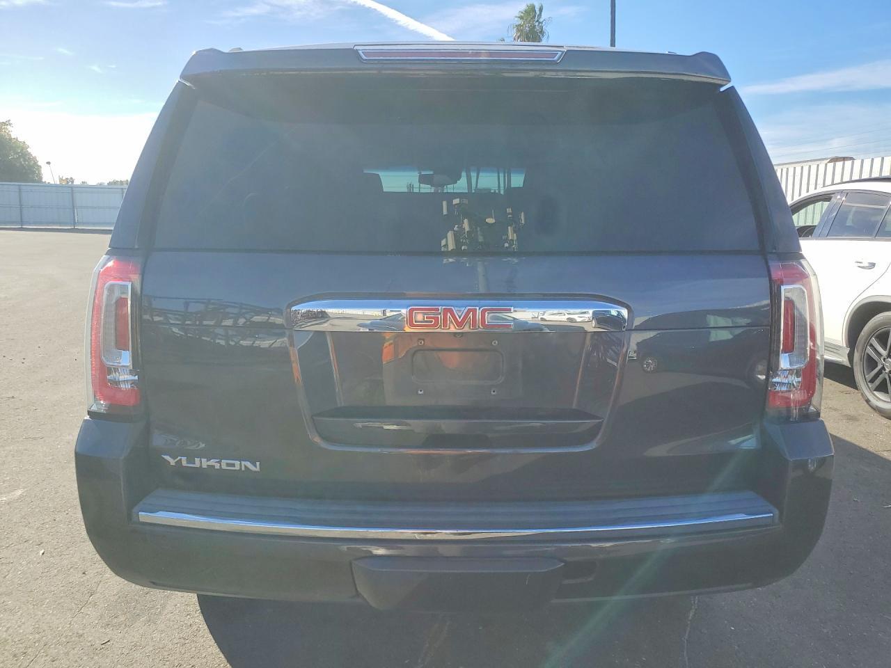 2015 GMC Yukon Denali - zdjęcie 6