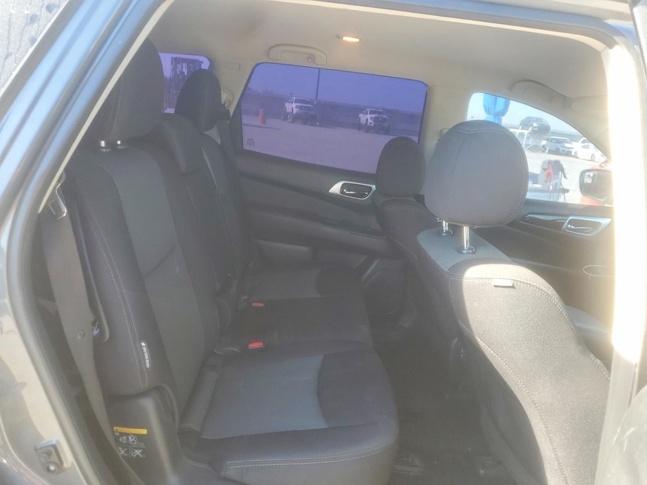 2018 Nissan Pathfinder S - zdjęcie 11