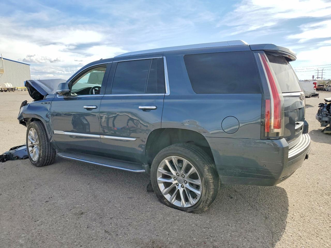 2020 Cadillac Escalade Luxury - zdjęcie 2