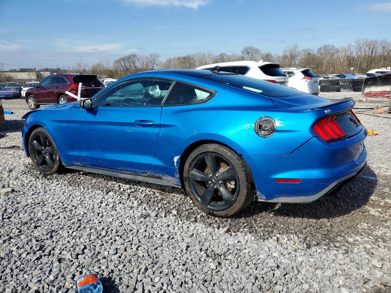 2021 Ford Mustang - zdjęcie 2