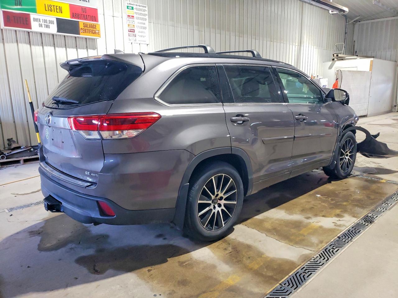 2017 Toyota Highlander Se - zdjęcie 3
