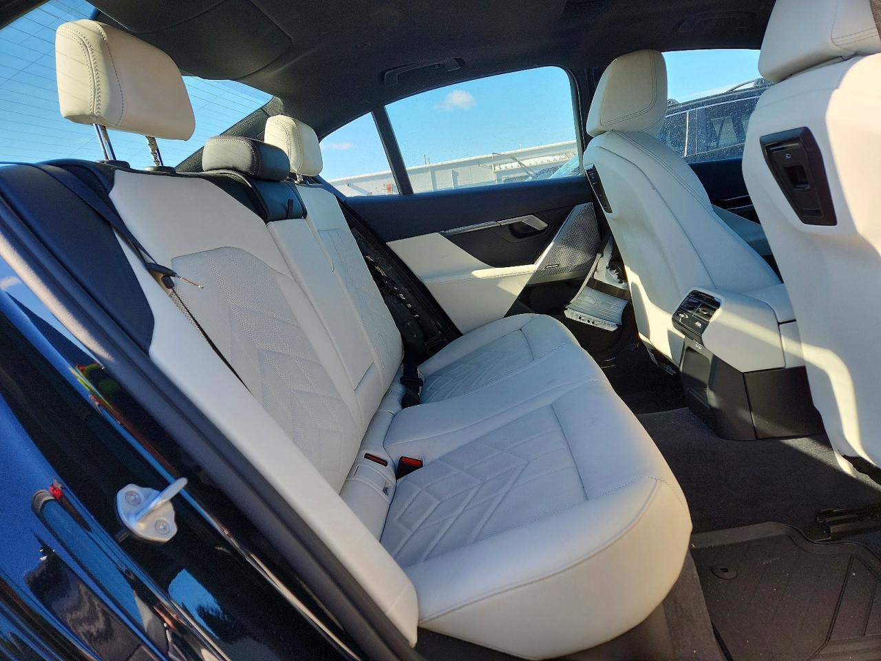 2025 BMW Seria 5 530i - zdjęcie 10