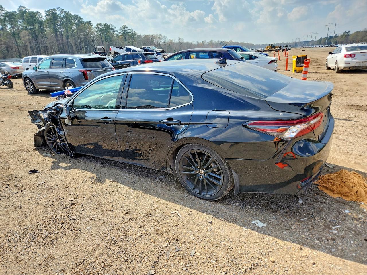 2022 Toyota Camry Xse - zdjęcie 2
