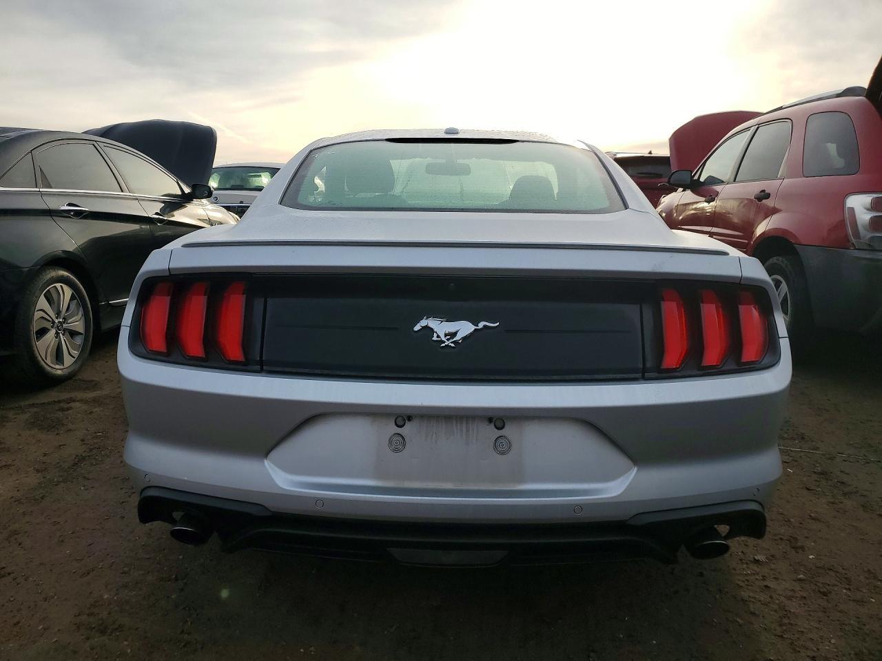 2018 Ford Mustang - zdjęcie 6