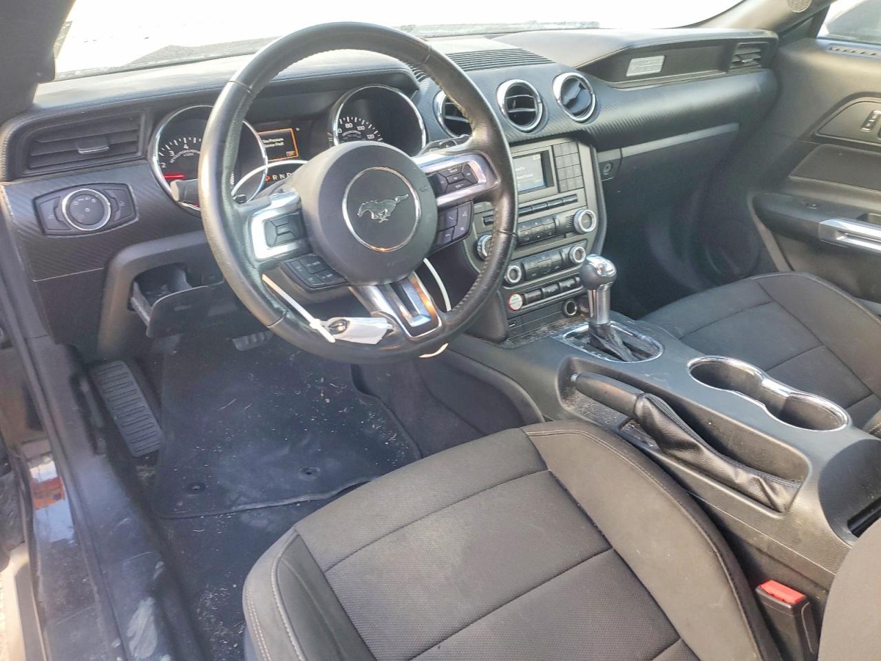 2017 Ford Mustang - zdjęcie 8