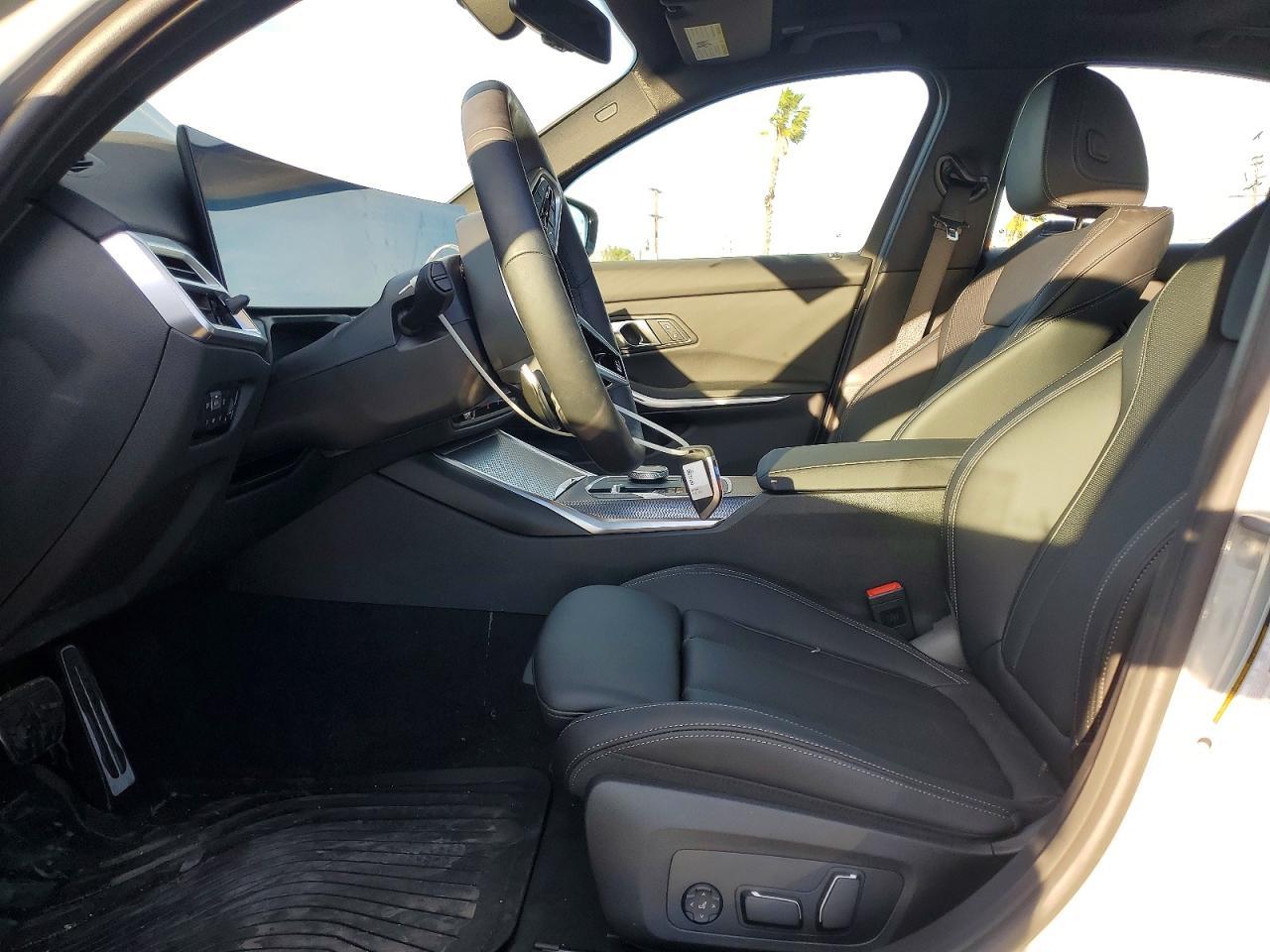 2025 BMW 330I - zdjęcie 7