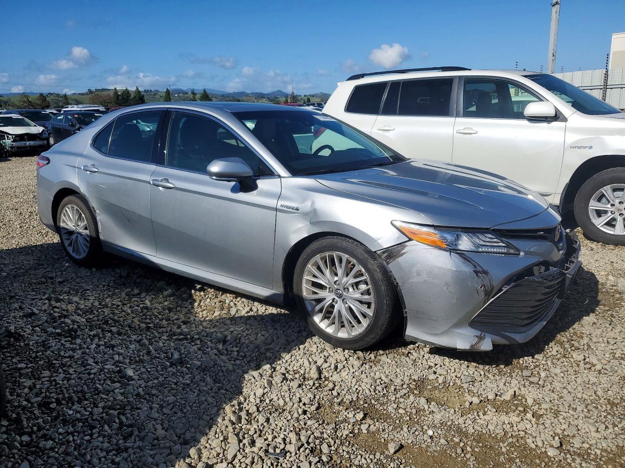 2018 Toyota Camry Hybrid - zdjęcie 4