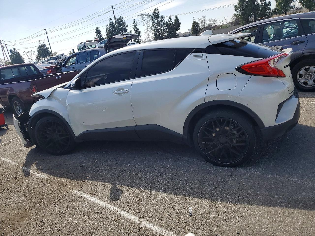 2020 Toyota C-Hr Xle - zdjęcie 2