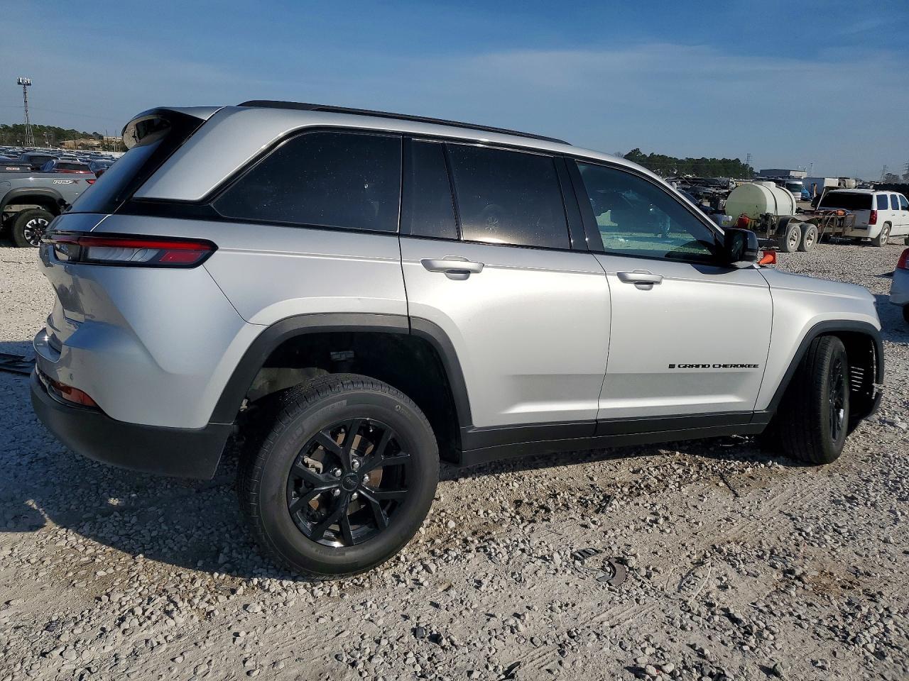 2025 Jeep Grand Cherokee Laredo - zdjęcie 3