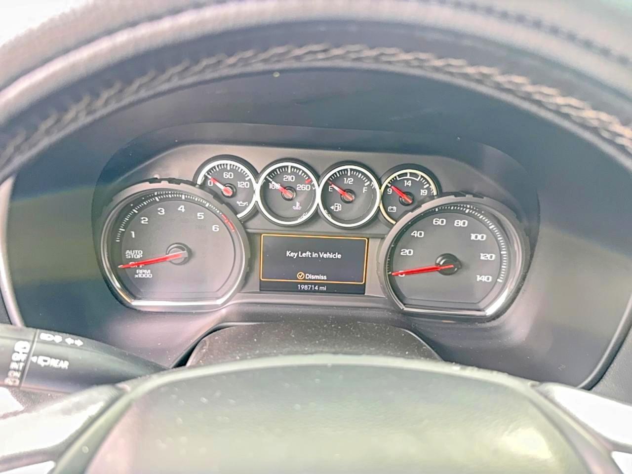 2021 Chevrolet Suburban C1500 Lt - zdjęcie 8