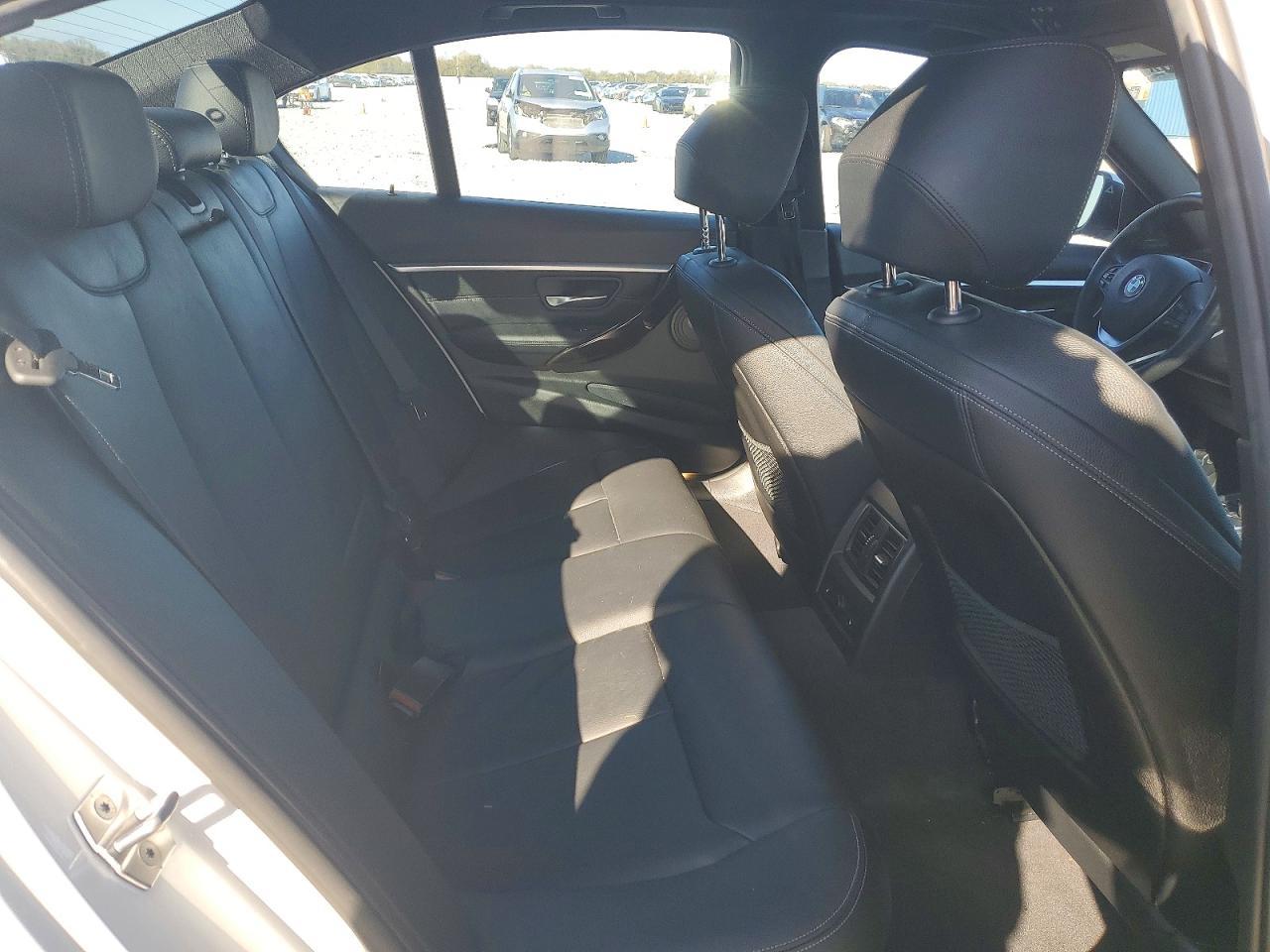 2017 BMW 330 I - zdjęcie 10