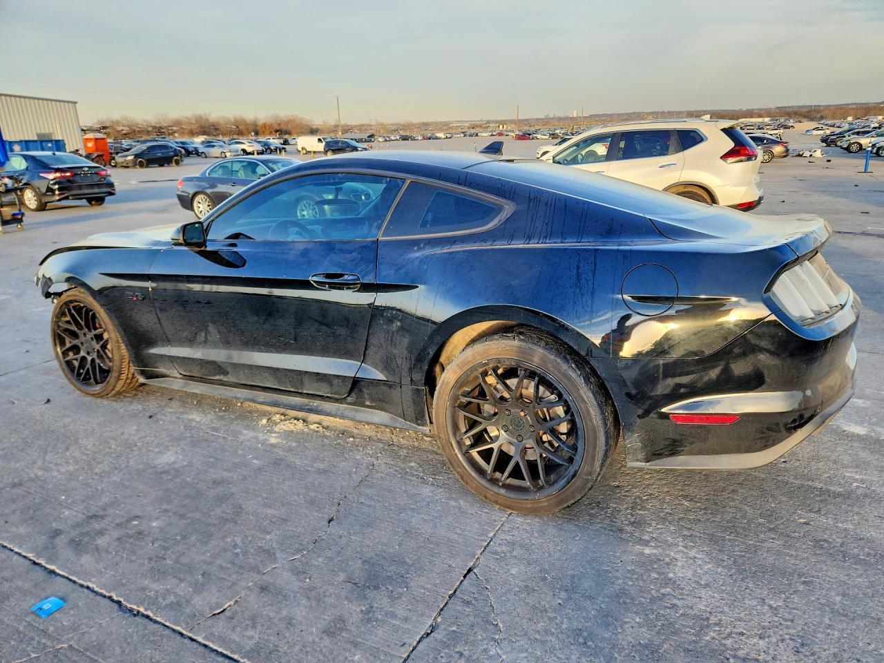 2022 Ford Mustang Gt - zdjęcie 2