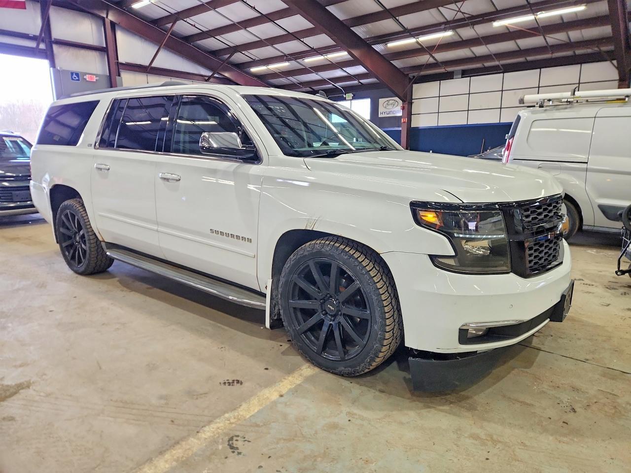 2015 Chevrolet Suburban K1500 Ltz - zdjęcie 4