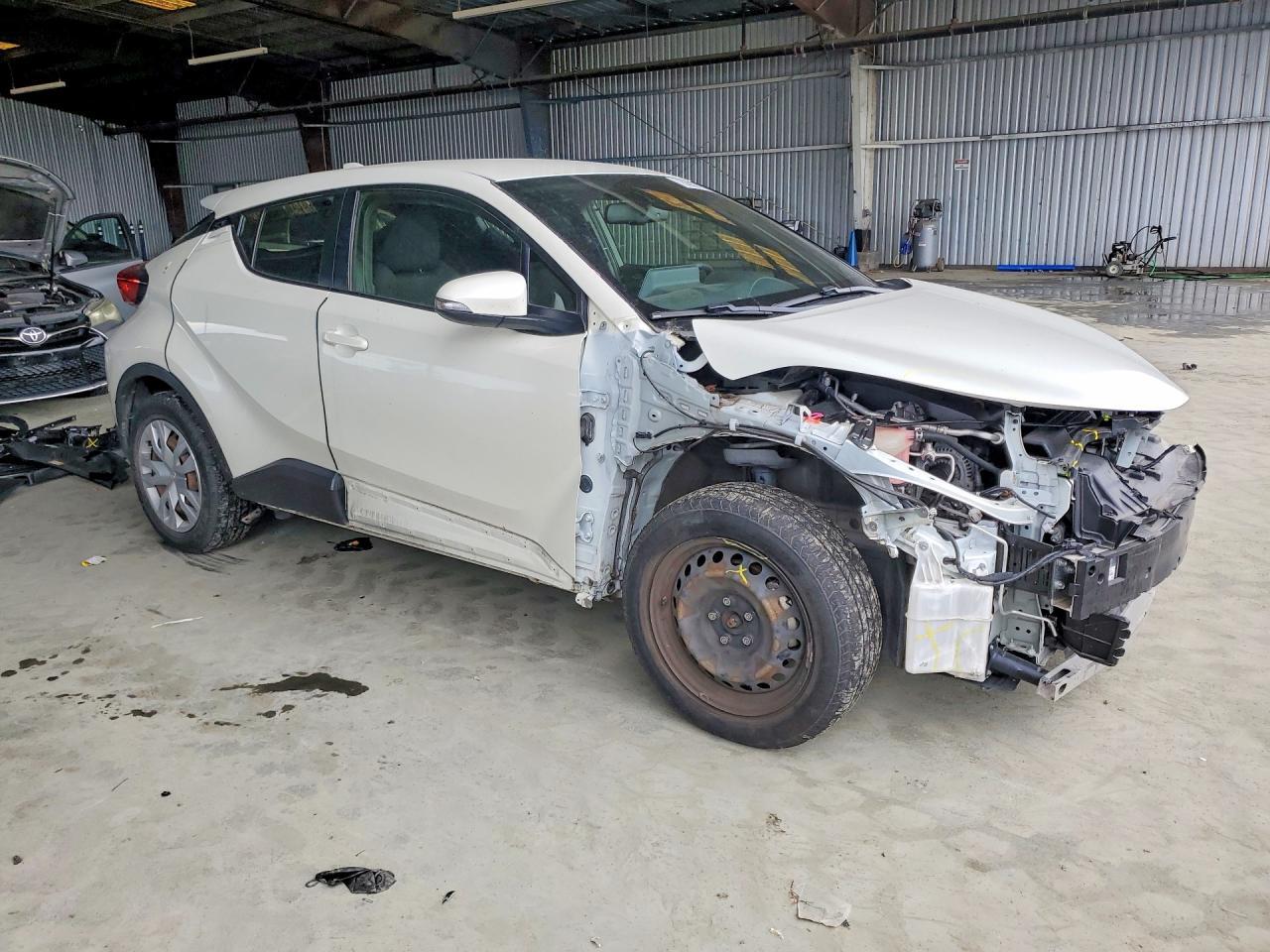 2019 Toyota C-Hr Le - zdjęcie 4