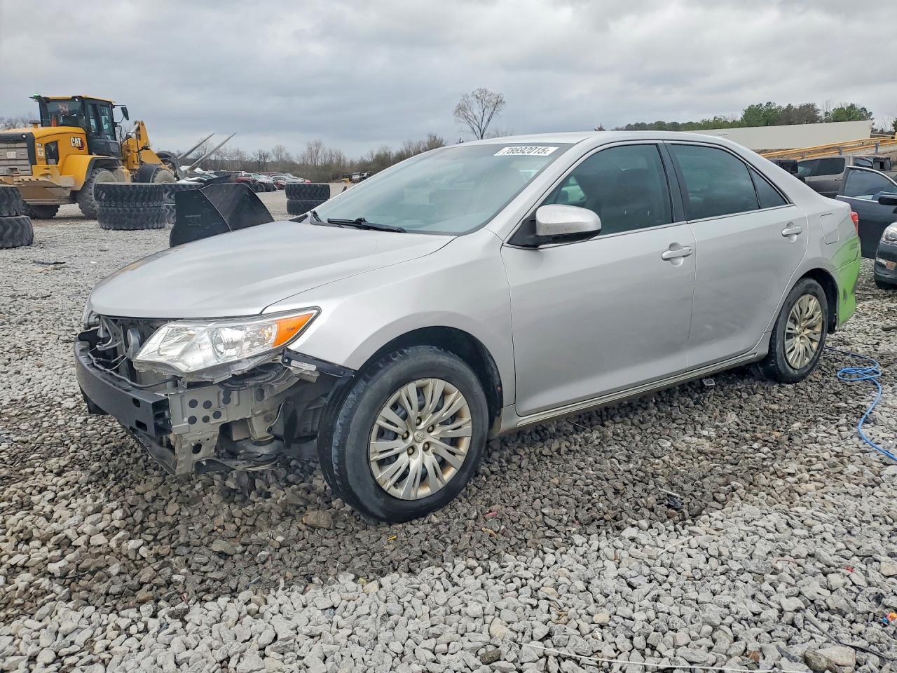 2013 Toyota Camry Le - zdjęcie główne