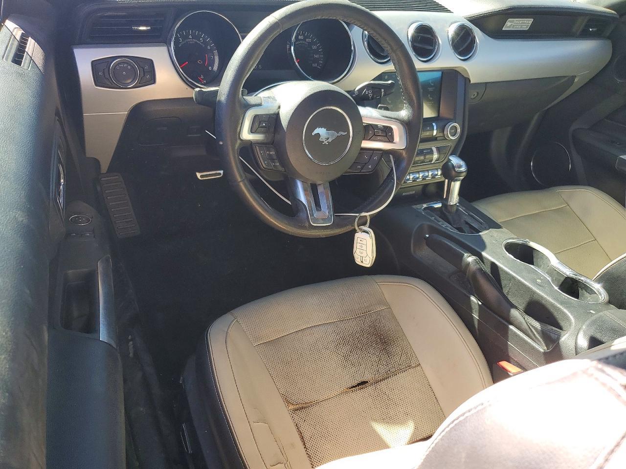 2016 Ford Mustang - zdjęcie 8