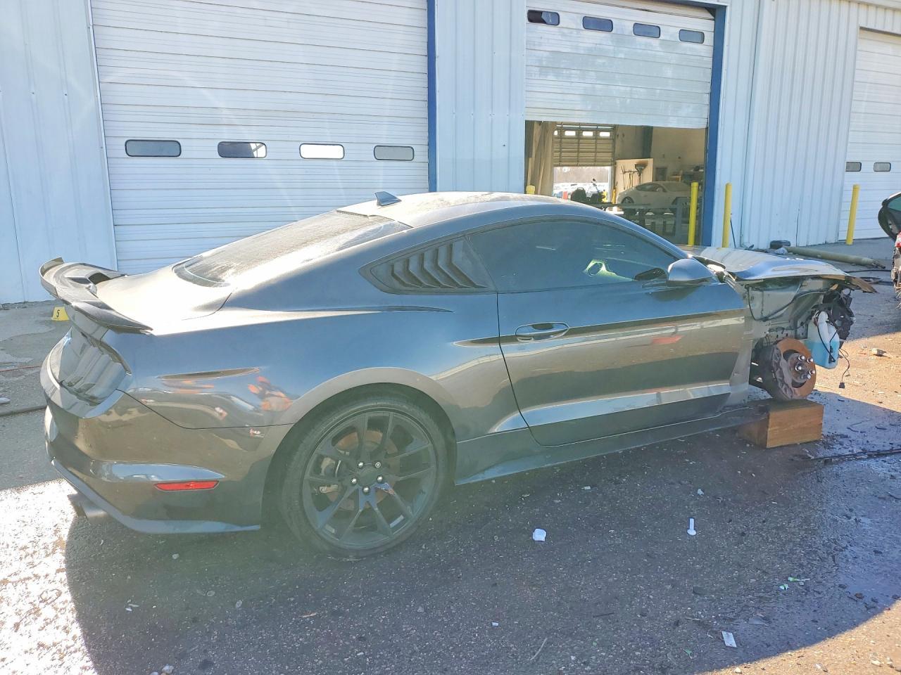 2020 Ford Mustang Gt - zdjęcie 3