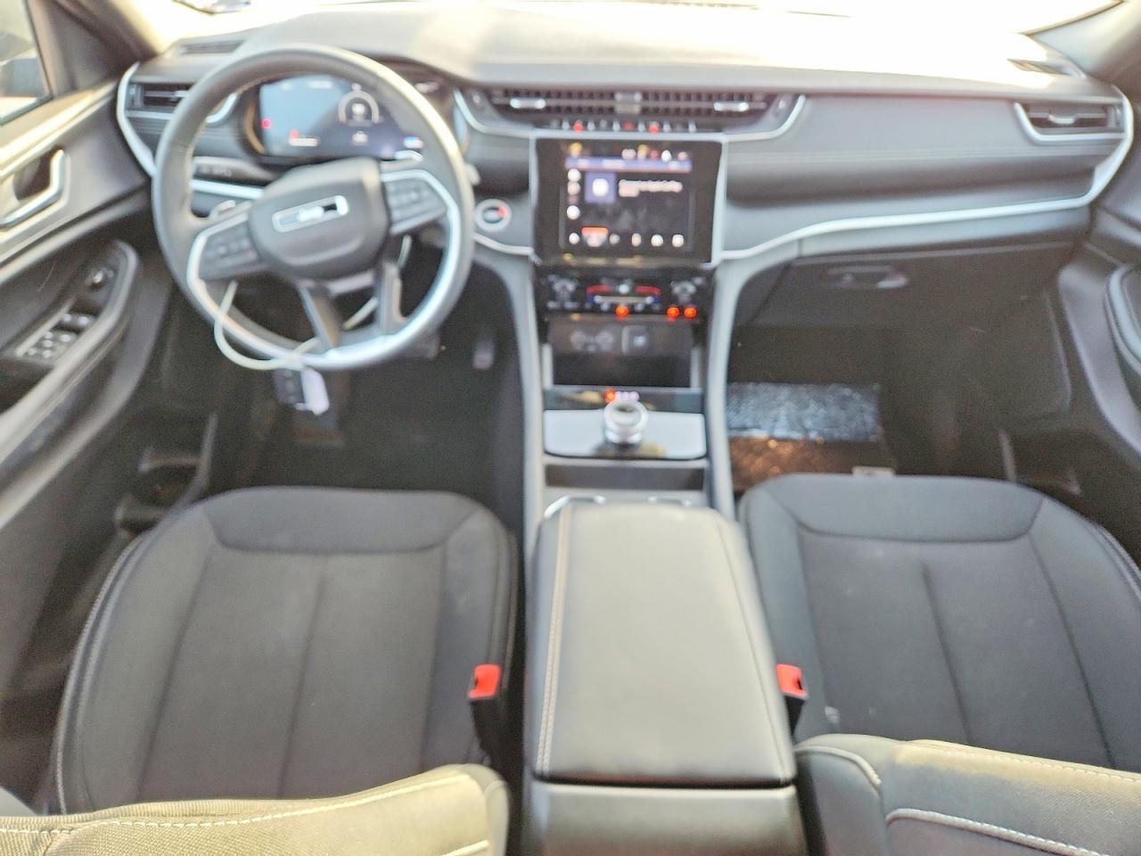 2025 Jeep Grand Cherokee Laredo - zdjęcie 8