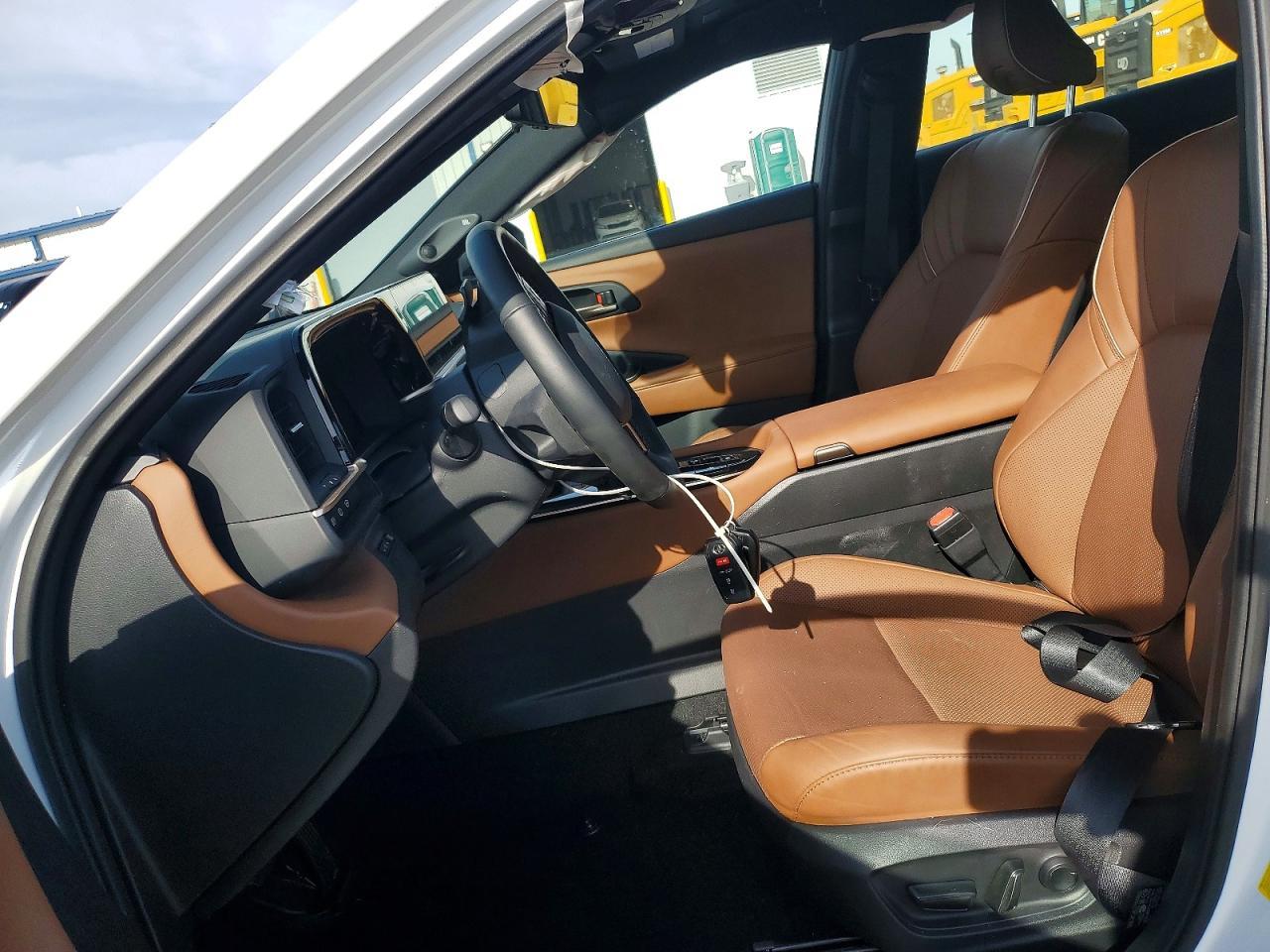 2025 Toyota Crown Signia Xle - zdjęcie 7