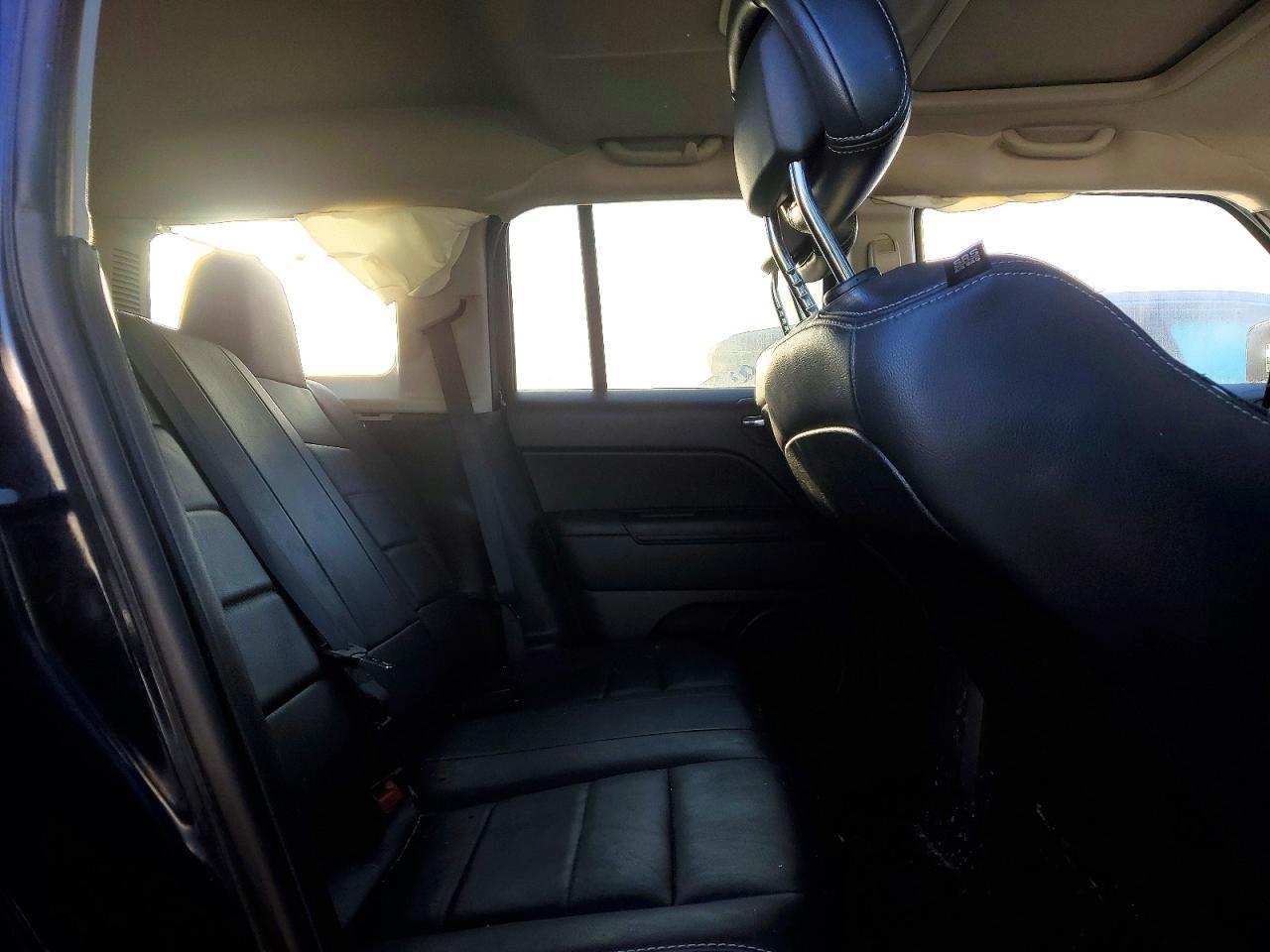 2015 Jeep Patriot Latitude - zdjęcie 11