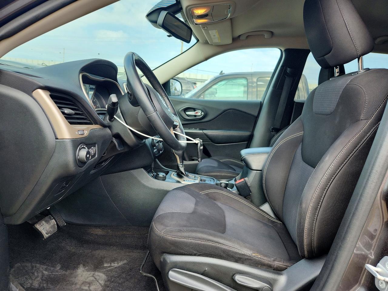 2015 Jeep Cherokee Latitude - zdjęcie 6