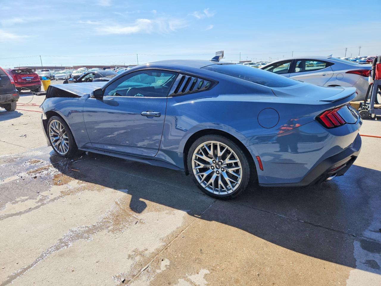 2024 Ford Mustang - zdjęcie 2