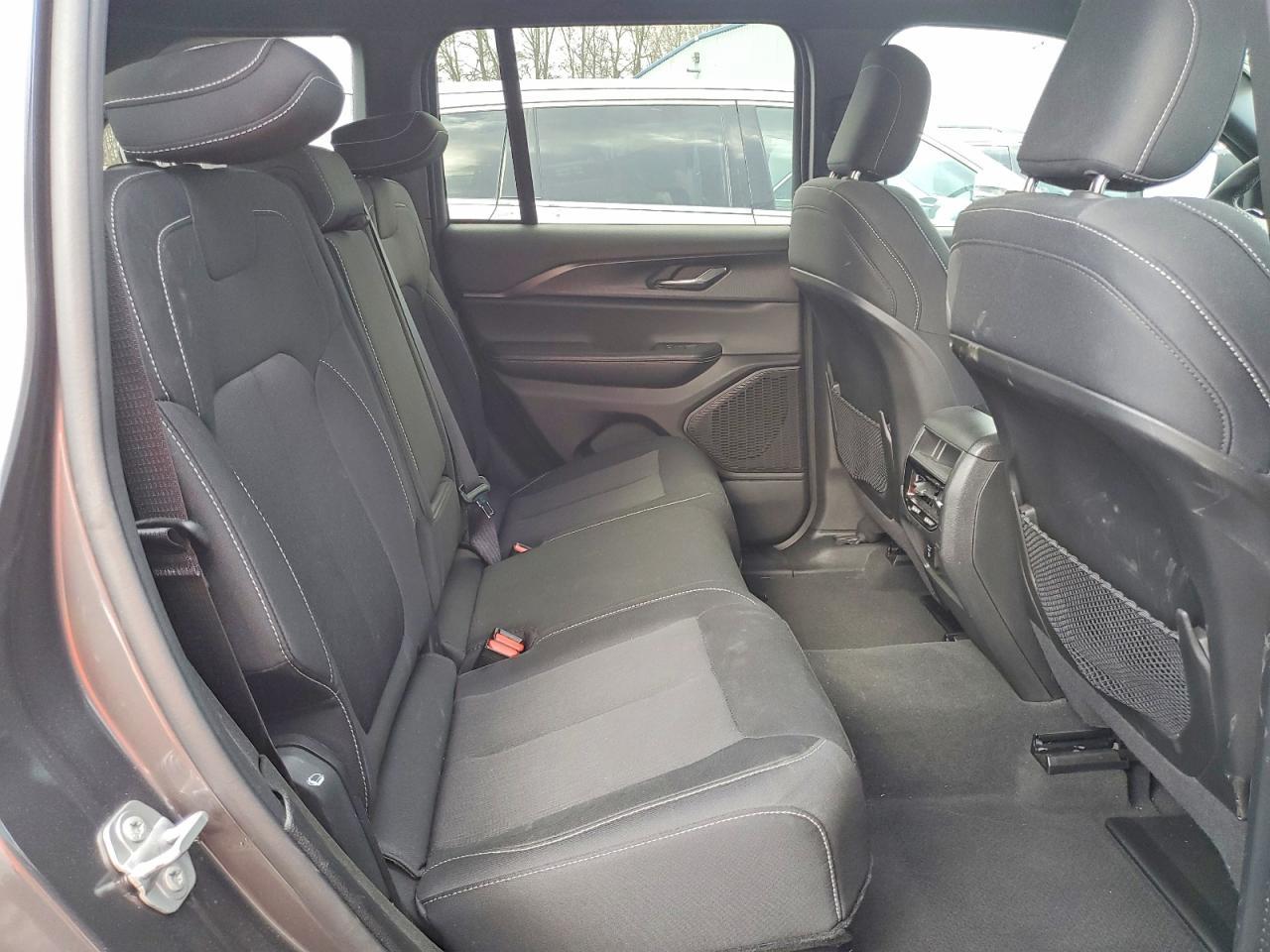 2025 Jeep Grand Cherokee Laredo - zdjęcie 10