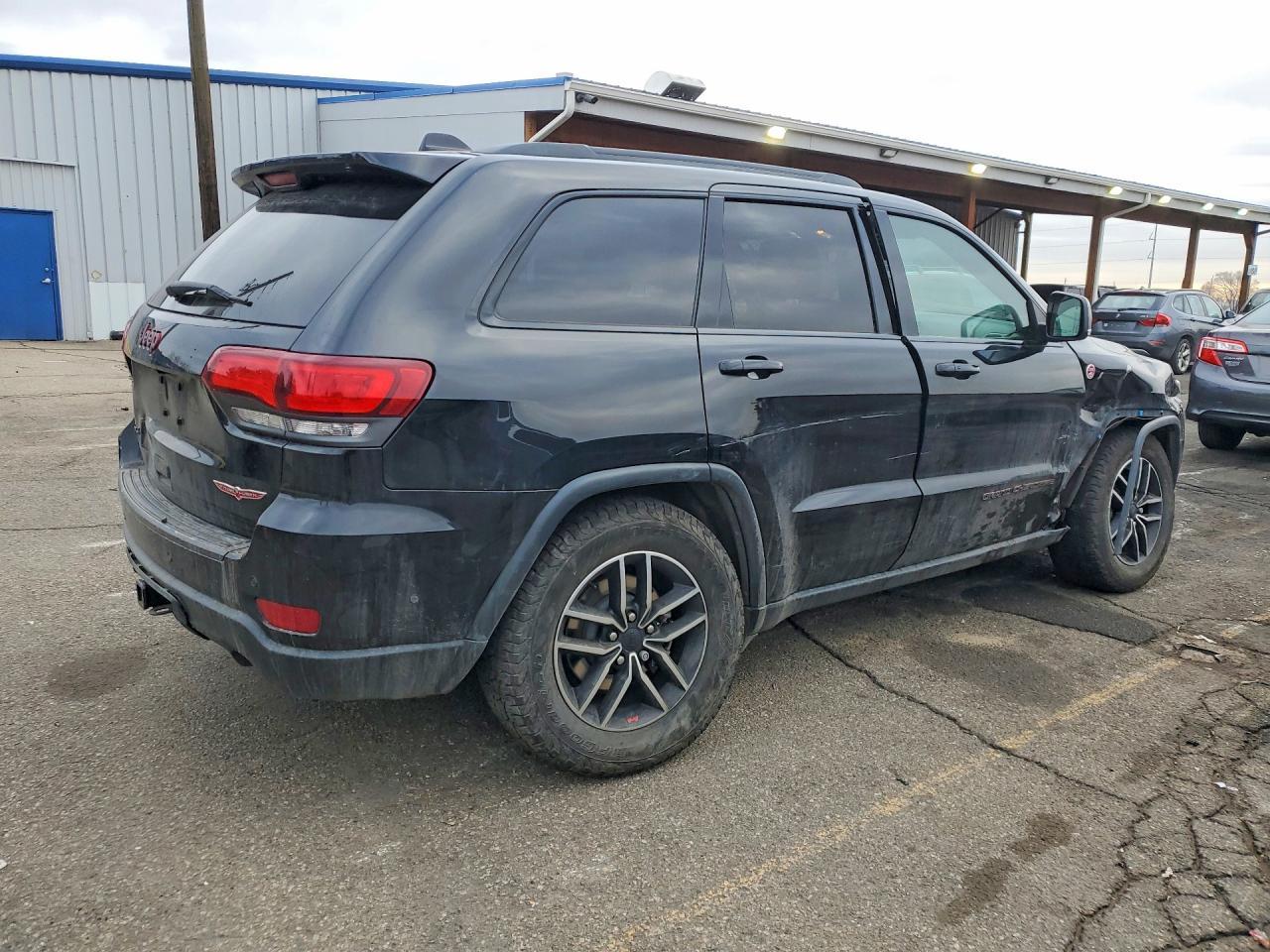 2019 Jeep Grand Cherokee Trailhawk - zdjęcie 3