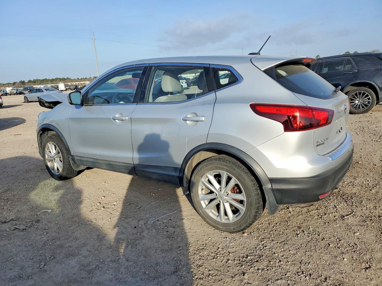 2017 Nissan Rogue Sport S - zdjęcie 2